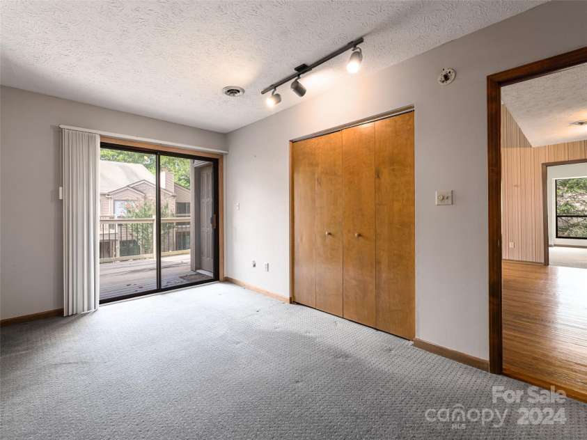 38 Ravencroft Lane, Asheville, NC 28803.  MLS# CAR4184774, YatesRealty ID 690. 