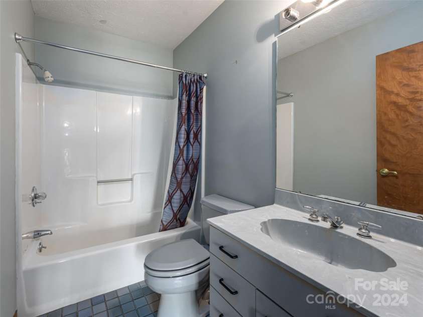 38 Ravencroft Lane, Asheville, NC 28803.  MLS# CAR4184774, YatesRealty ID 690. 