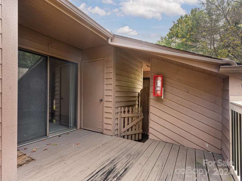 38 Ravencroft Lane, Asheville, NC 28803.  MLS# CAR4184774, YatesRealty ID 690. 