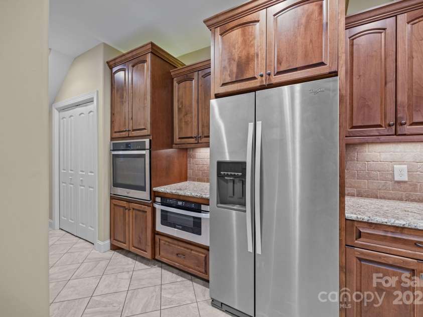 8657 Sonata Court, Denver, NC 28037.  MLS# CAR4321680, YatesRealty ID 690. Drawer microwave and wall oven