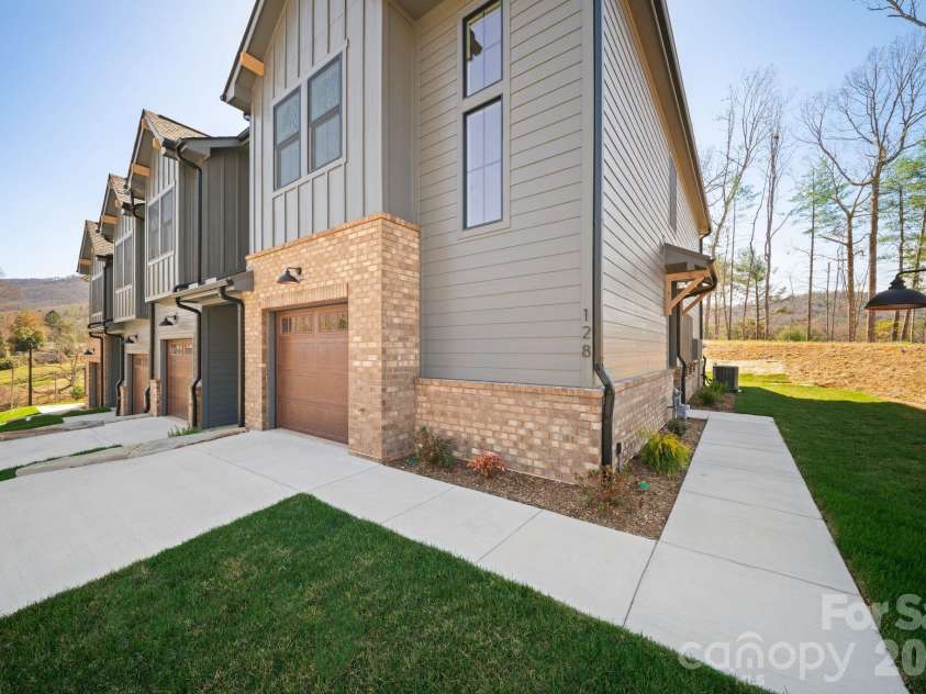 128 Collin Place, Asheville, NC 28804.  MLS# CAR4357801, YatesRealty ID 6900. 