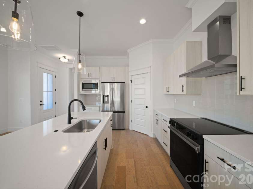 128 Collin Place, Asheville, NC 28804.  MLS# CAR4357801, YatesRealty ID 6900. 
