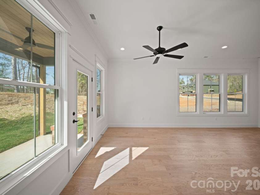 128 Collin Place, Asheville, NC 28804.  MLS# CAR4357801, YatesRealty ID 6900. 