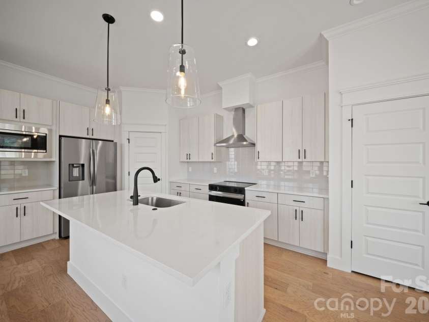 128 Collin Place, Asheville, NC 28804.  MLS# CAR4357801, YatesRealty ID 6900. 