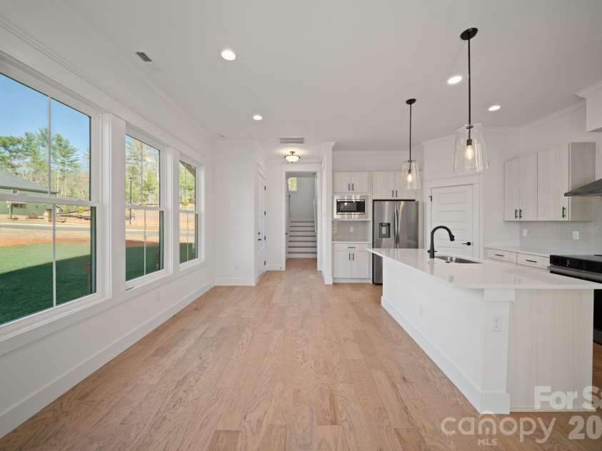 128 Collin Place, Asheville, NC 28804.  MLS# CAR4357801, YatesRealty ID 6900. 