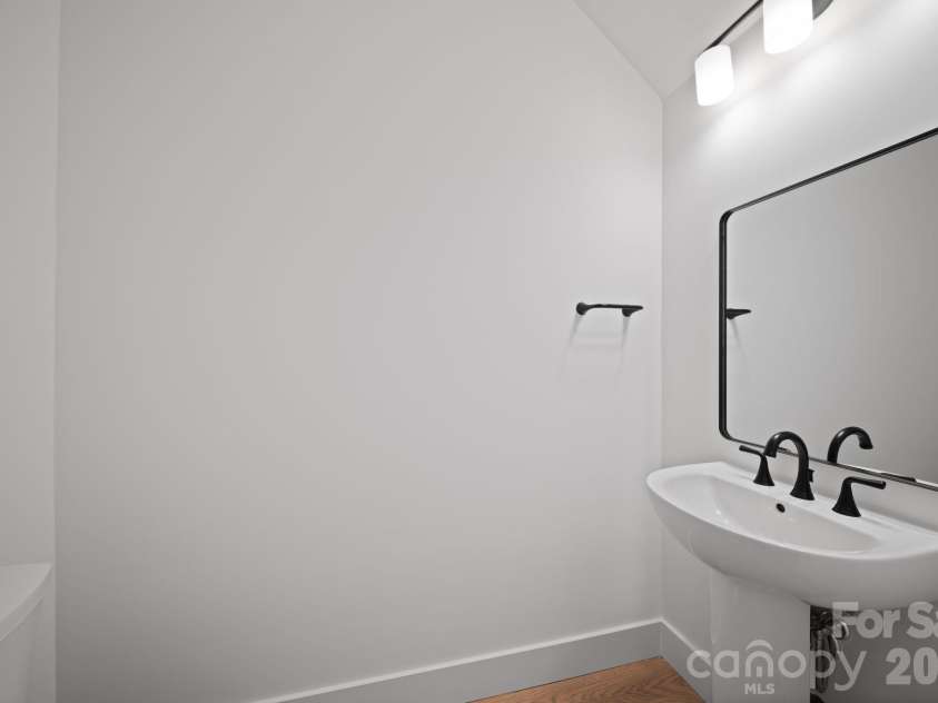 128 Collin Place, Asheville, NC 28804.  MLS# CAR4357801, YatesRealty ID 6900. 
