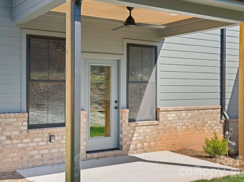 128 Collin Place, Asheville, NC 28804.  MLS# CAR4357801, YatesRealty ID 6900. 