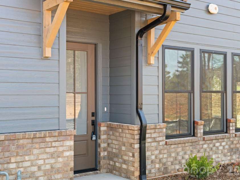 128 Collin Place, Asheville, NC 28804.  MLS# CAR4357801, YatesRealty ID 6900. 