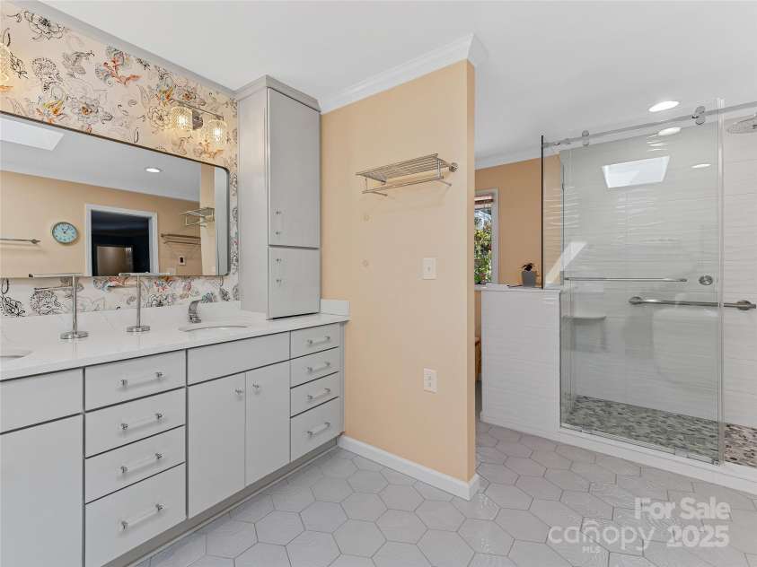 34 Glen Crest Drive, Arden, NC 28704.  MLS# CAR4238682, YatesRealty ID 6900. In-floor head under ceramic tile