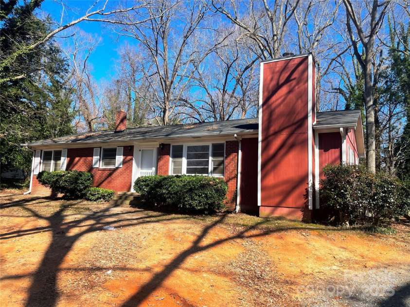1610 India Hook Road, Rock Hill, SC 29732.  MLS# CAR4224368, YatesRealty ID 6901. 