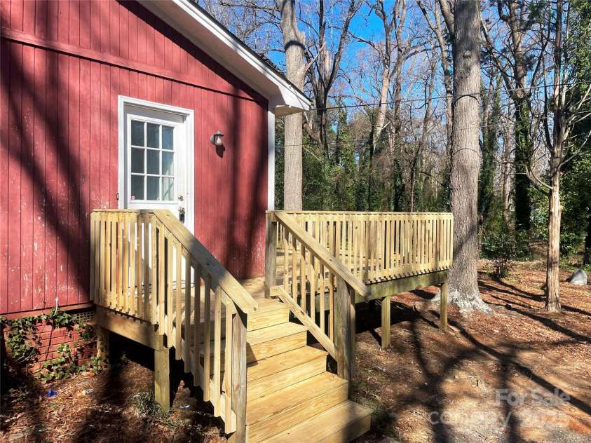 1610 India Hook Road, Rock Hill, SC 29732.  MLS# CAR4224368, YatesRealty ID 6901. 