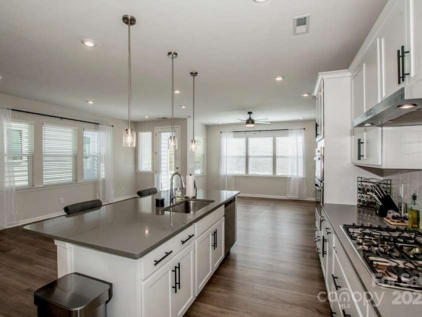 1270 Brawley School Road, Mooresville, NC 28117.  MLS# CAR4318407, YatesRealty ID 6902. Gas Cooktop 