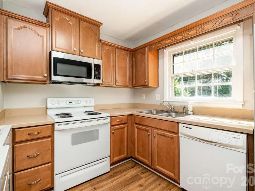 4609 Coronado Drive, Charlotte, NC 28212.  MLS# CAR4378398, YatesRealty ID 6905. 