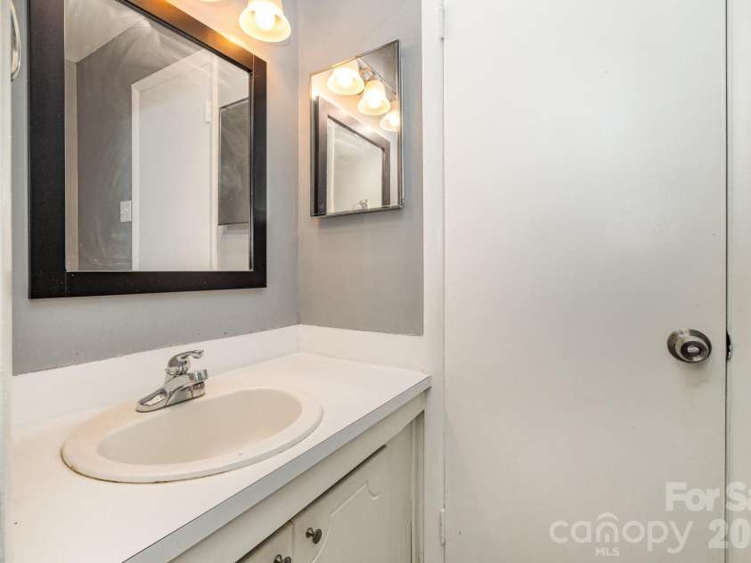 4609 Coronado Drive, Charlotte, NC 28212.  MLS# CAR4378398, YatesRealty ID 6905. 
