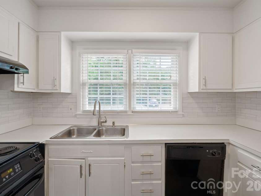 4609 Coronado Drive, Charlotte, NC 28212.  MLS# CAR4396528, YatesRealty ID 6905. 