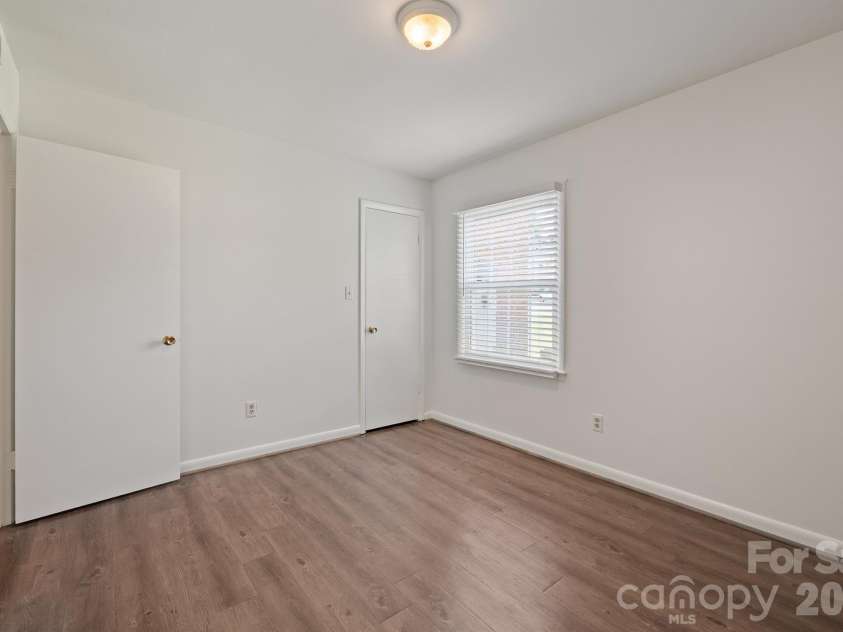 4609 Coronado Drive, Charlotte, NC 28212.  MLS# CAR4396528, YatesRealty ID 6905. 