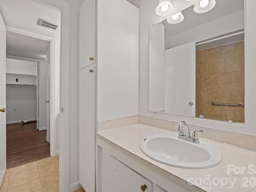4609 Coronado Drive, Charlotte, NC 28212.  MLS# CAR4396528, YatesRealty ID 6905. 