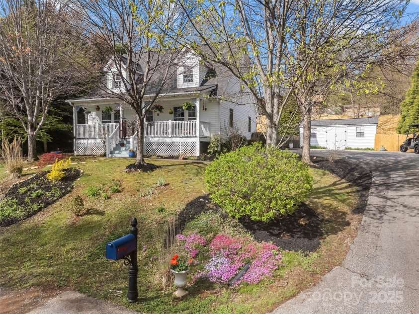 73 (Previously 498) Meadowview Drive, Saluda, NC 28773.  MLS# CAR4244113, YatesRealty ID 6905. 