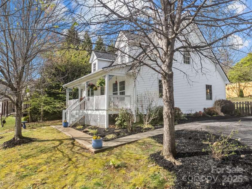73 (Previously 498) Meadowview Drive, Saluda, NC 28773.  MLS# CAR4244113, YatesRealty ID 6905. 