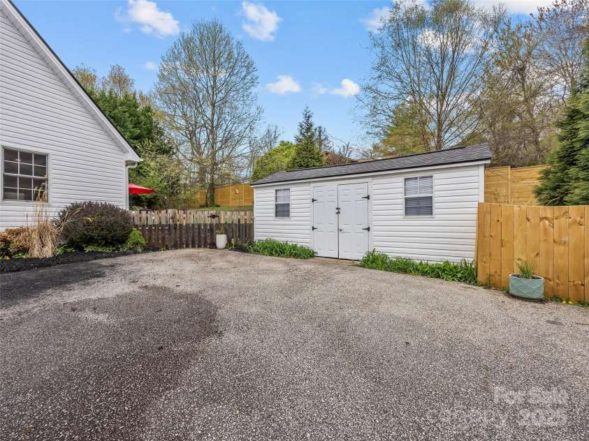 73 (Previously 498) Meadowview Drive, Saluda, NC 28773.  MLS# CAR4244113, YatesRealty ID 6905. 