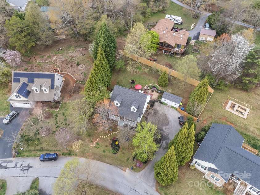 73 (Previously 498) Meadowview Drive, Saluda, NC 28773.  MLS# CAR4244113, YatesRealty ID 6905. 