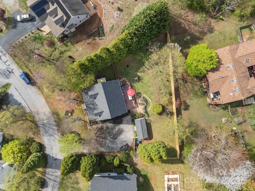 73 (Previously 498) Meadowview Drive, Saluda, NC 28773.  MLS# CAR4244113, YatesRealty ID 6905. 