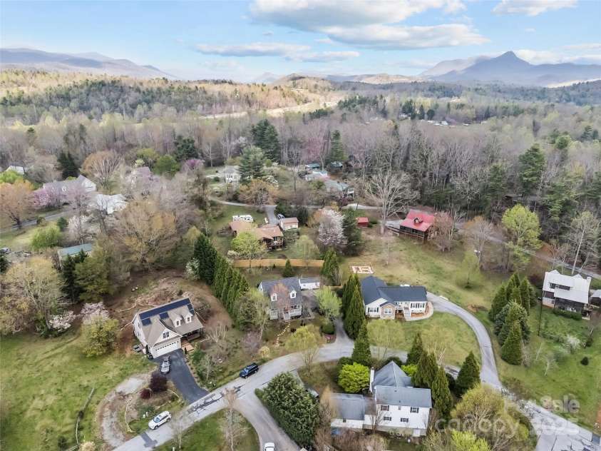 73 (Previously 498) Meadowview Drive, Saluda, NC 28773.  MLS# CAR4244113, YatesRealty ID 6905. 