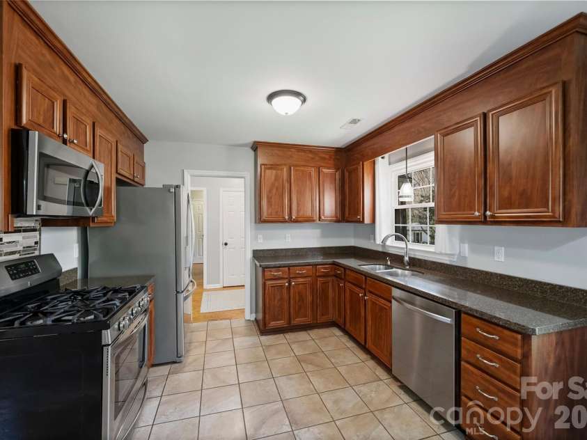 2310 Oldenburg Drive, Charlotte, NC 28210.  MLS# CAR4361266, YatesRealty ID 6906. 