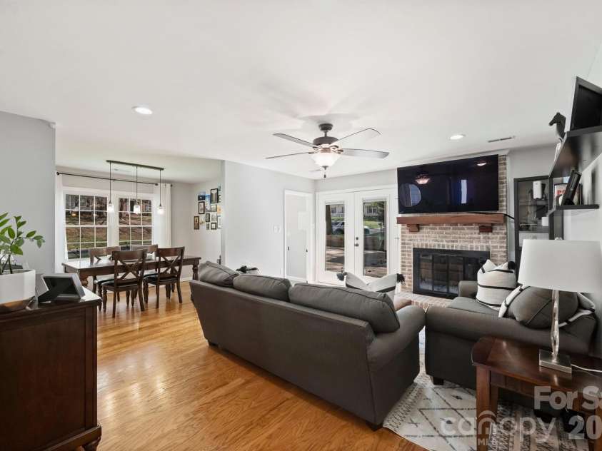 2310 Oldenburg Drive, Charlotte, NC 28210.  MLS# CAR4361266, YatesRealty ID 6906. 