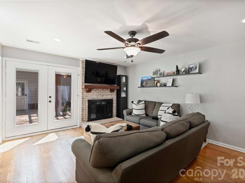 2310 Oldenburg Drive, Charlotte, NC 28210.  MLS# CAR4361266, YatesRealty ID 6906. 