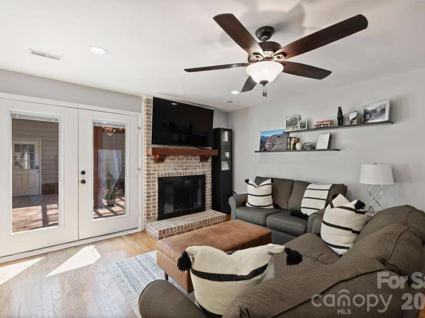 2310 Oldenburg Drive, Charlotte, NC 28210.  MLS# CAR4361266, YatesRealty ID 6906. 