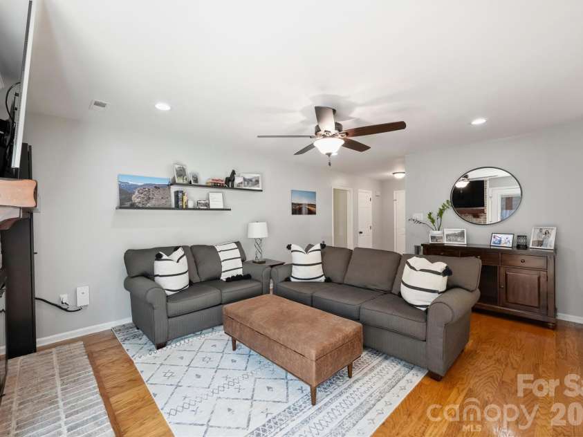 2310 Oldenburg Drive, Charlotte, NC 28210.  MLS# CAR4361266, YatesRealty ID 6906. 