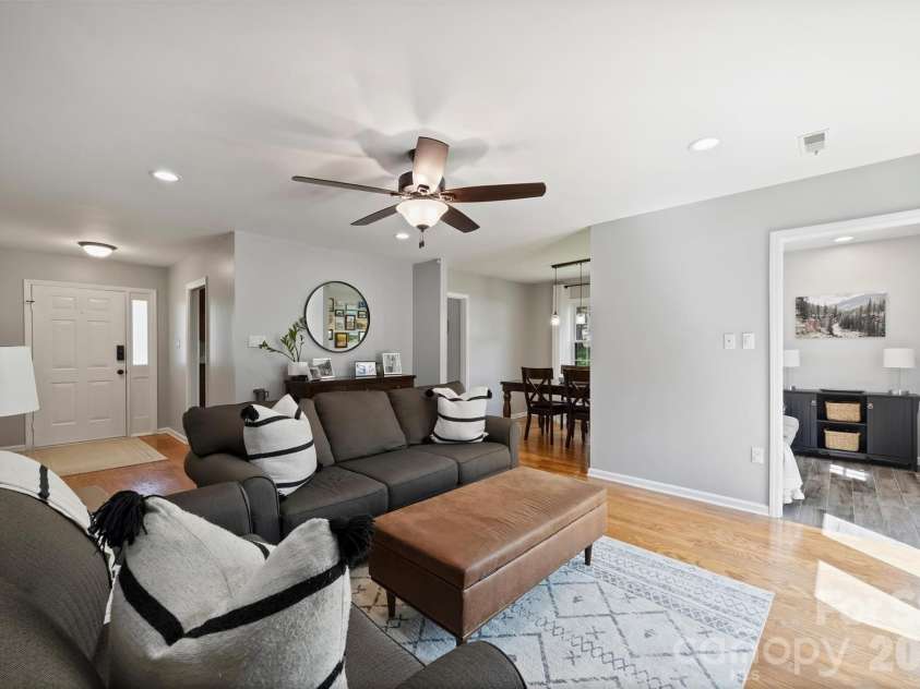 2310 Oldenburg Drive, Charlotte, NC 28210.  MLS# CAR4361266, YatesRealty ID 6906. 