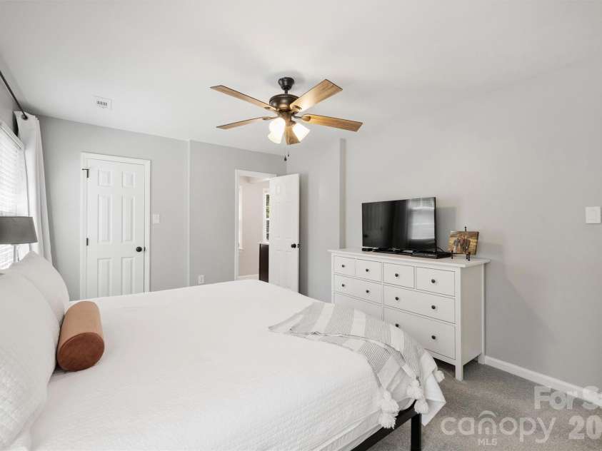 2310 Oldenburg Drive, Charlotte, NC 28210.  MLS# CAR4361266, YatesRealty ID 6906. 