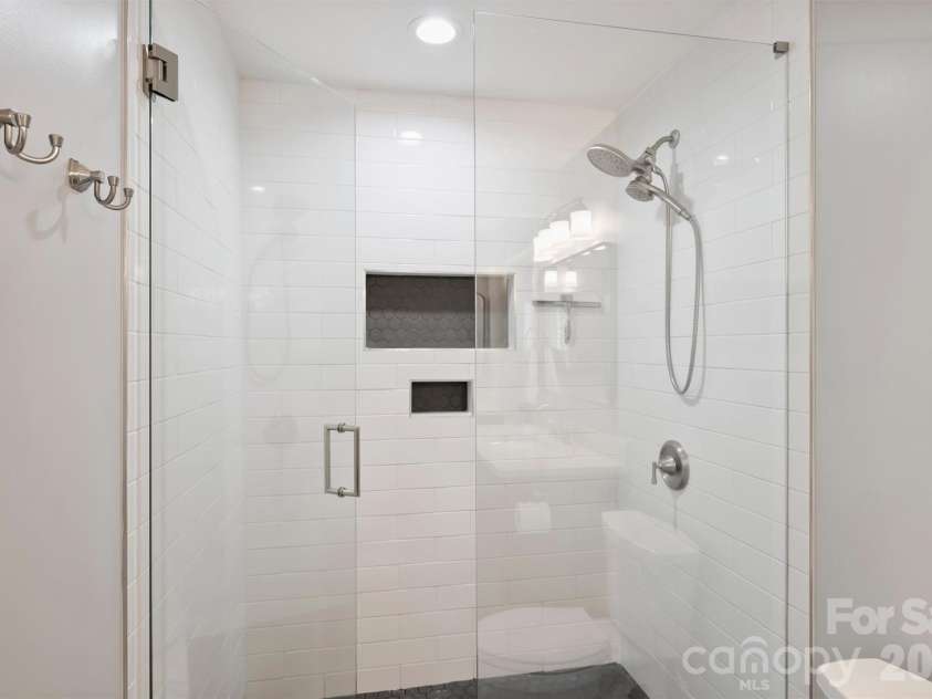 2310 Oldenburg Drive, Charlotte, NC 28210.  MLS# CAR4361266, YatesRealty ID 6906. 