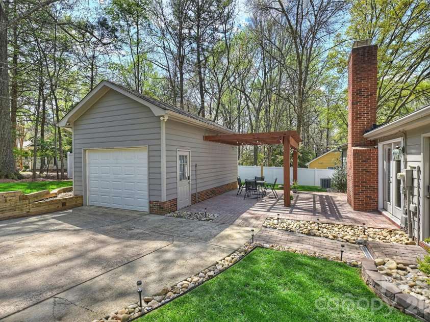 2310 Oldenburg Drive, Charlotte, NC 28210.  MLS# CAR4361266, YatesRealty ID 6906. 