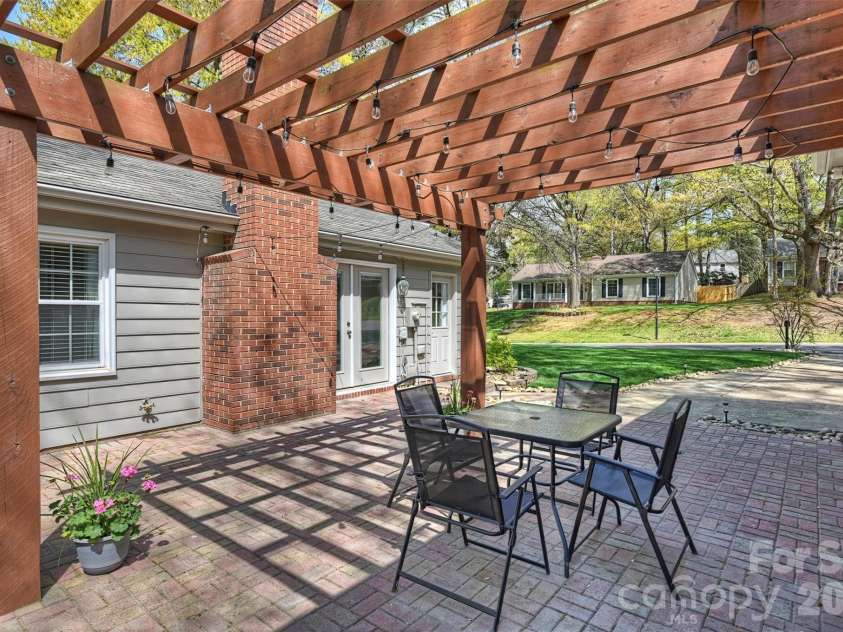 2310 Oldenburg Drive, Charlotte, NC 28210.  MLS# CAR4361266, YatesRealty ID 6906. 
