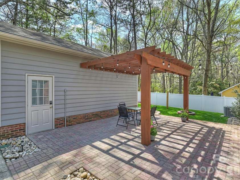 2310 Oldenburg Drive, Charlotte, NC 28210.  MLS# CAR4361266, YatesRealty ID 6906. 