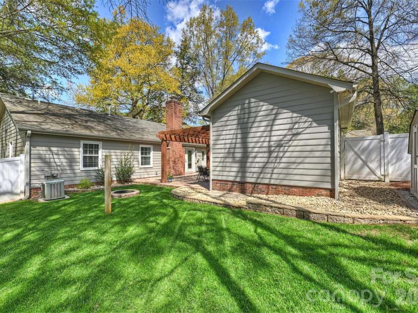 2310 Oldenburg Drive, Charlotte, NC 28210.  MLS# CAR4361266, YatesRealty ID 6906. 