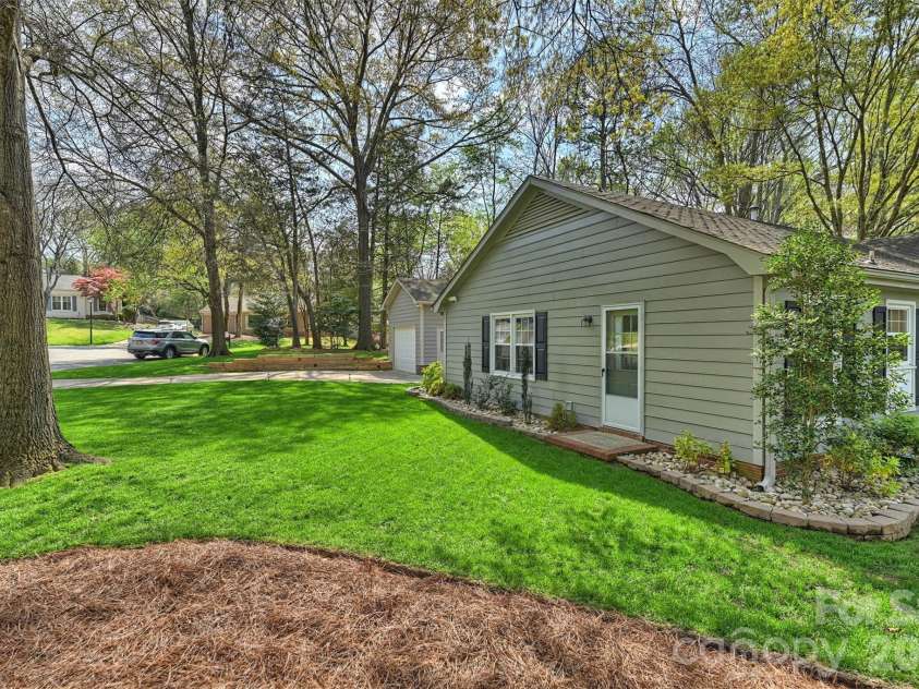 2310 Oldenburg Drive, Charlotte, NC 28210.  MLS# CAR4361266, YatesRealty ID 6906. 