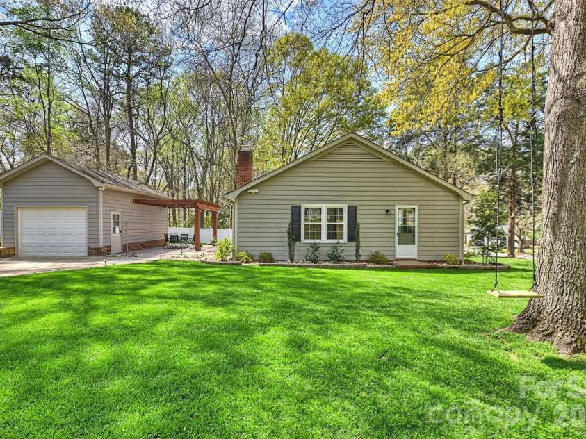 2310 Oldenburg Drive, Charlotte, NC 28210.  MLS# CAR4361266, YatesRealty ID 6906. 