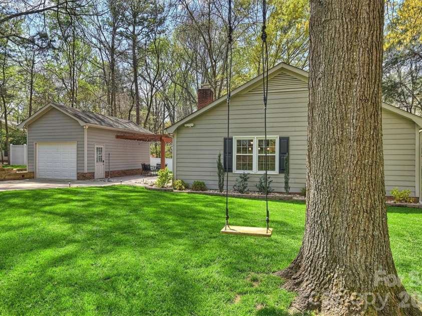 2310 Oldenburg Drive, Charlotte, NC 28210.  MLS# CAR4361266, YatesRealty ID 6906. 