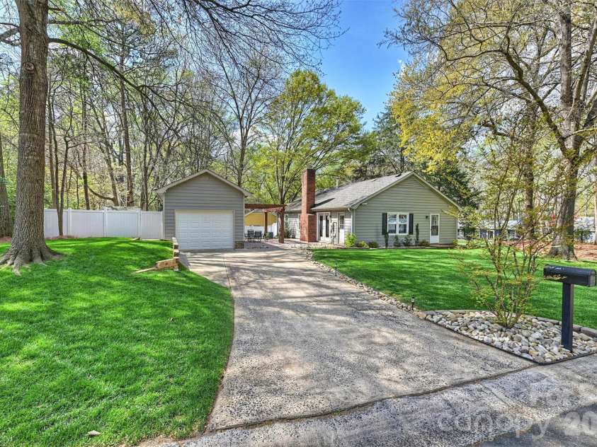 2310 Oldenburg Drive, Charlotte, NC 28210.  MLS# CAR4361266, YatesRealty ID 6906. 
