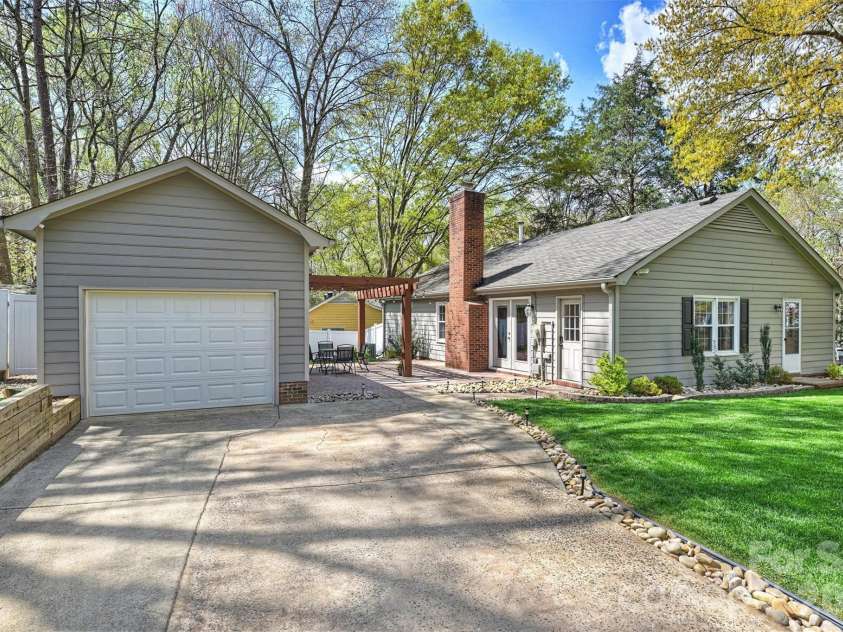 2310 Oldenburg Drive, Charlotte, NC 28210.  MLS# CAR4361266, YatesRealty ID 6906. 