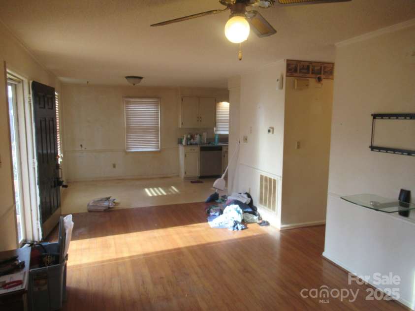 3487 Mission Drive, Lincolnton, NC 28092.  MLS# CAR4329934, YatesRealty ID 6907. Great Room