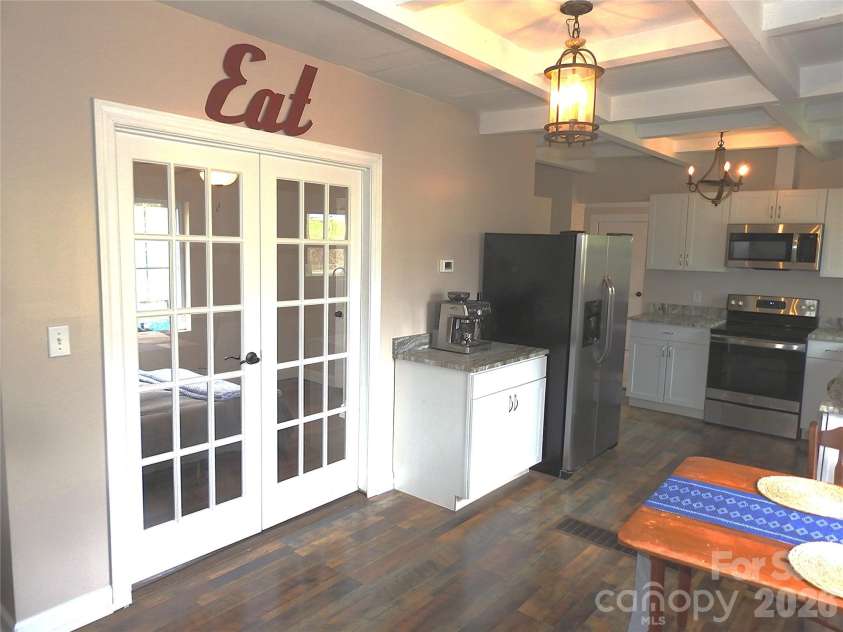 201 Merriman Road, Hendersonville, NC 28791.  MLS# CAR4295384, YatesRealty ID 6908. 