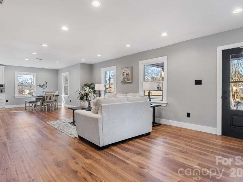 1206 9th Street, Hickory, NC 28601.  MLS# CAR4352640, YatesRealty ID 6909. 