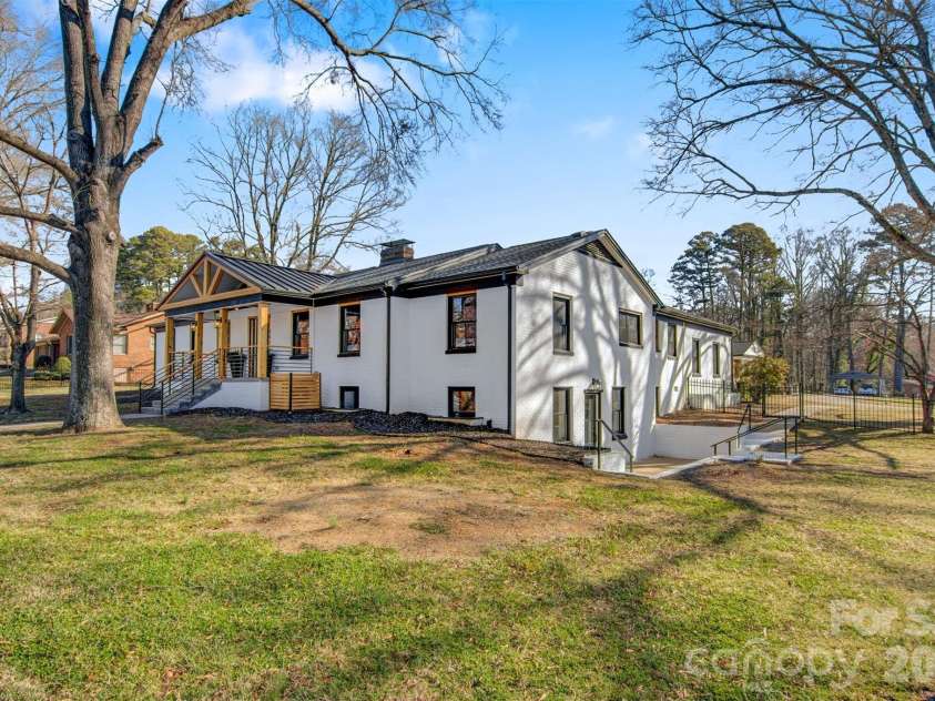 1206 9th Street, Hickory, NC 28601.  MLS# CAR4352640, YatesRealty ID 6909. 