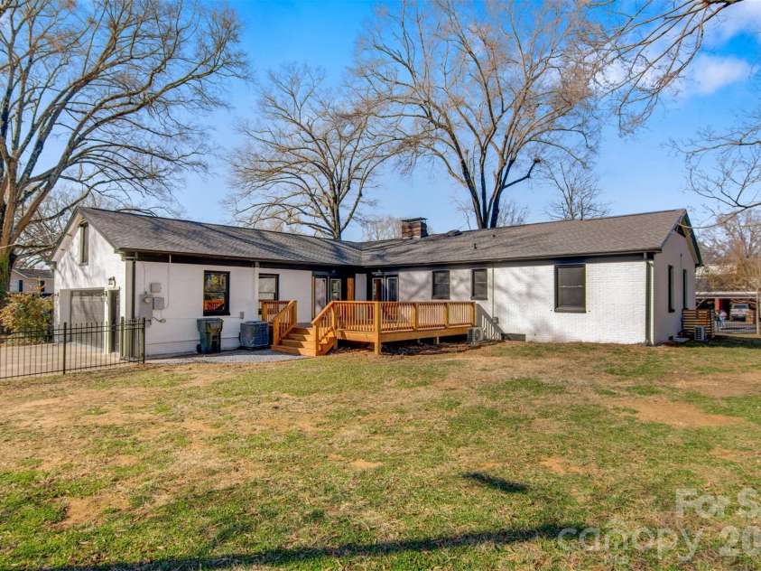 1206 9th Street, Hickory, NC 28601.  MLS# CAR4352640, YatesRealty ID 6909. 