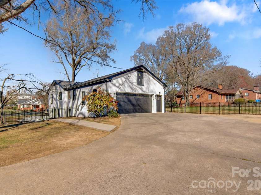 1206 9th Street, Hickory, NC 28601.  MLS# CAR4352640, YatesRealty ID 6909. 